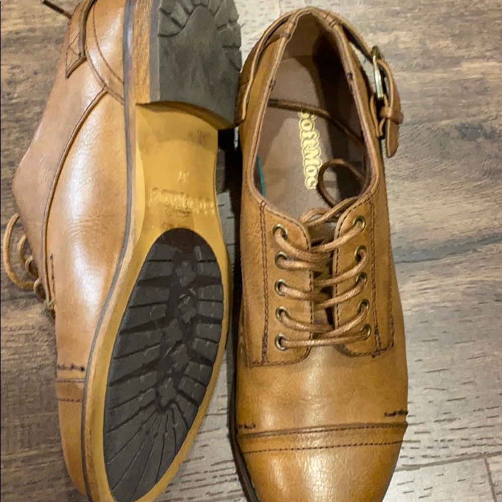 Shoes - Picture 2 of 2